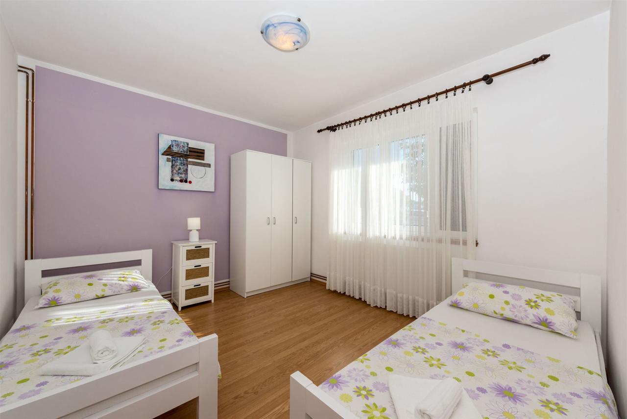 Apartments Snjezana Tisno Esterno foto