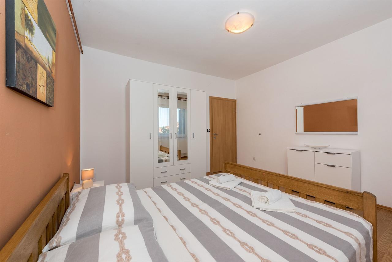 Apartments Snjezana Tisno Esterno foto
